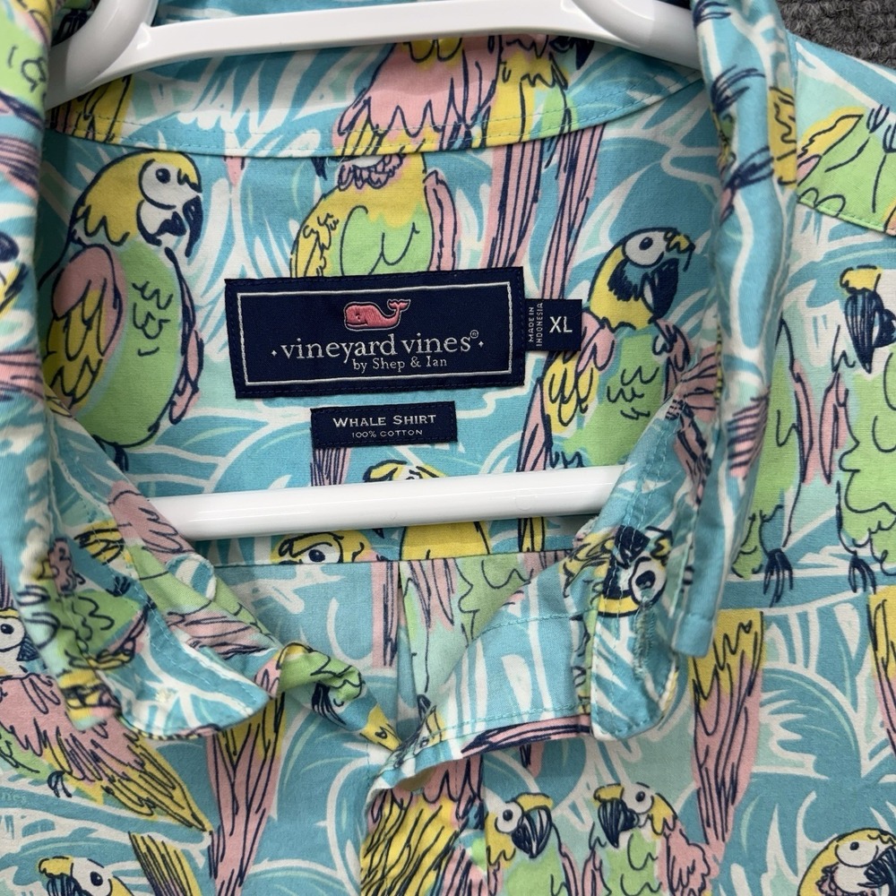 Vineyard Vines Whale Shirt Button Up short sleeve Parrots Hawaiian Men's size XL - Picture 3 of 10
